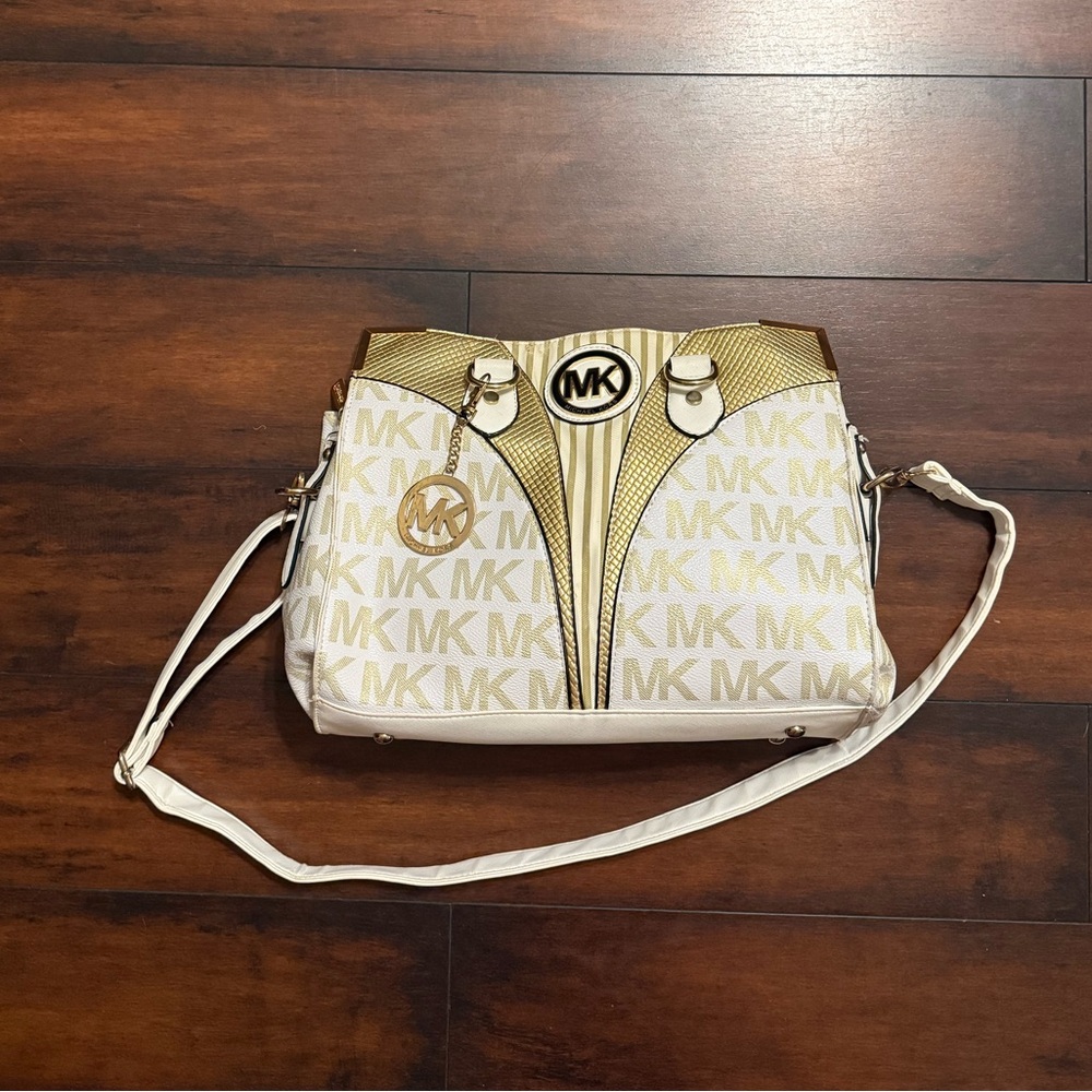 Michael Kors White and Gold Women's Shoulder Bag